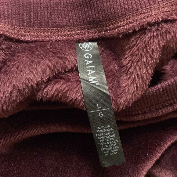 Purple COMFY FUZZY Crewneck Sweater - Women’s Large - Picture 4 of 5